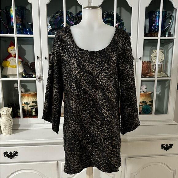 Brittany Black Top Black with Gold Metallic Accent  Sequins Size Large - Picture 1 of 7